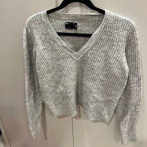 Gray v neck sweater ribbed